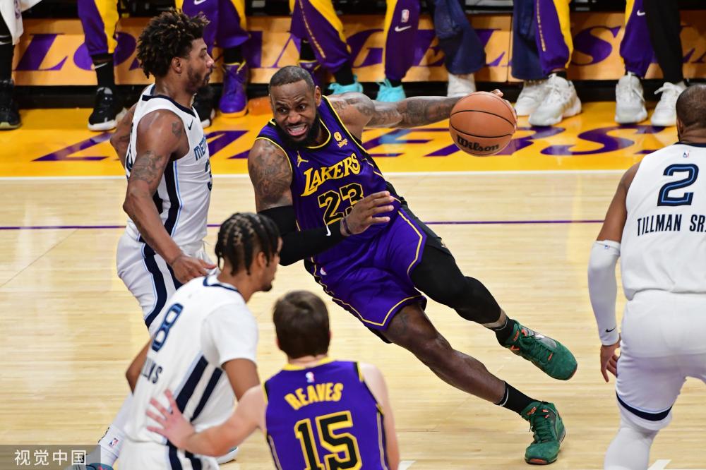 弥漫着兴奋 弥漫着兴奋